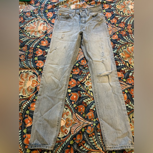 Levi’s 501 Light Wash Distressed Skinny Jeans - Picture 1 of 8